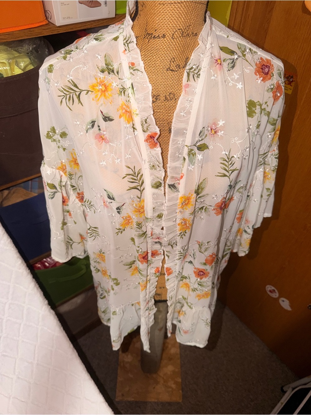 Doe & Rae White Floral Ruffle Button-Front Blouse - Picture 3 of 12